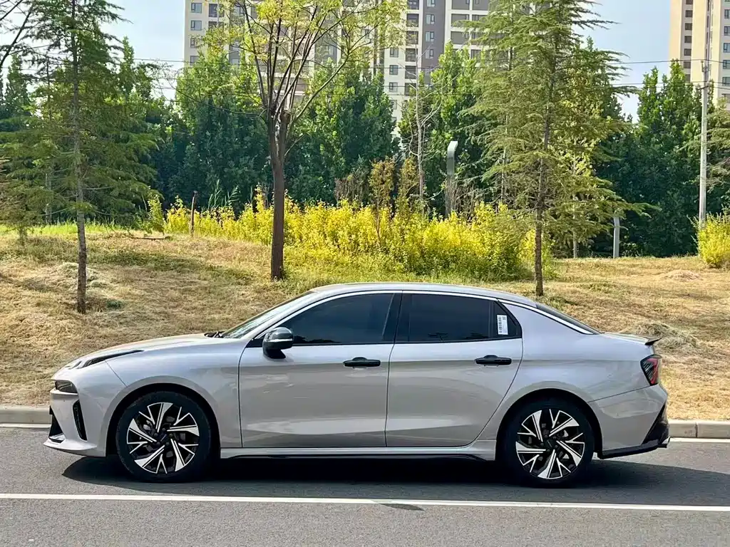 Lynk & Co 03 — миниатюра 9