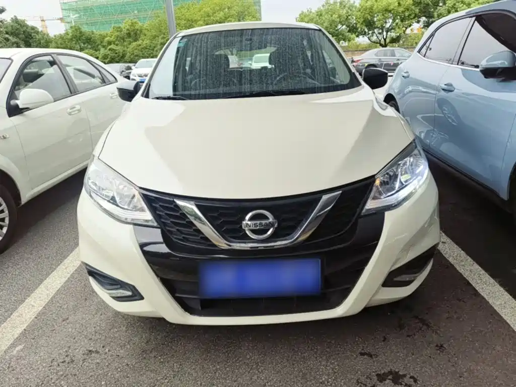 Nissan Tiida — миниатюра 3