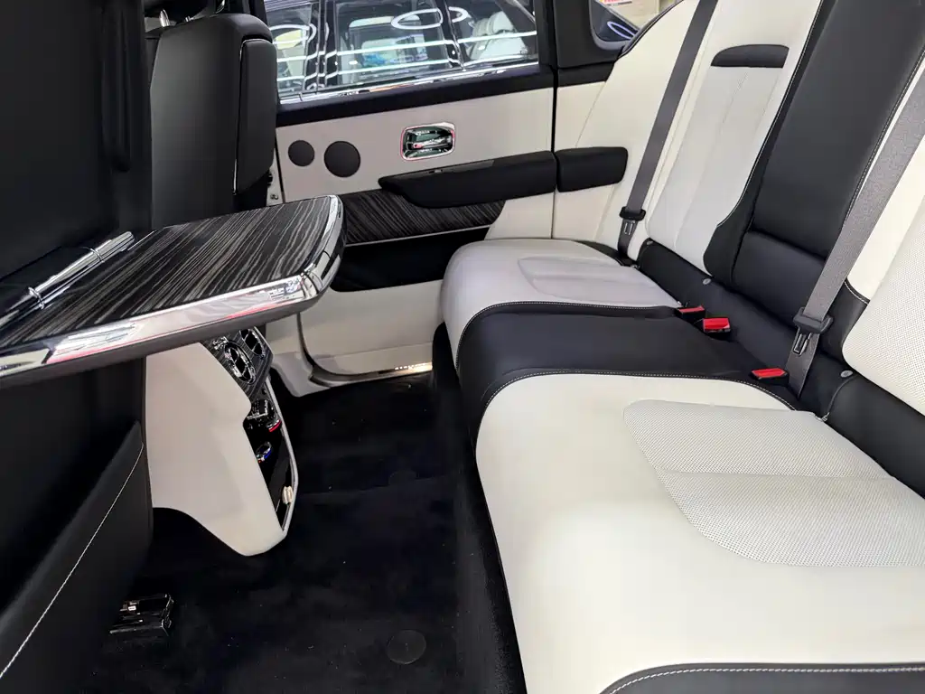 Rolls-Royce Cullinan 2026 6.7T AT