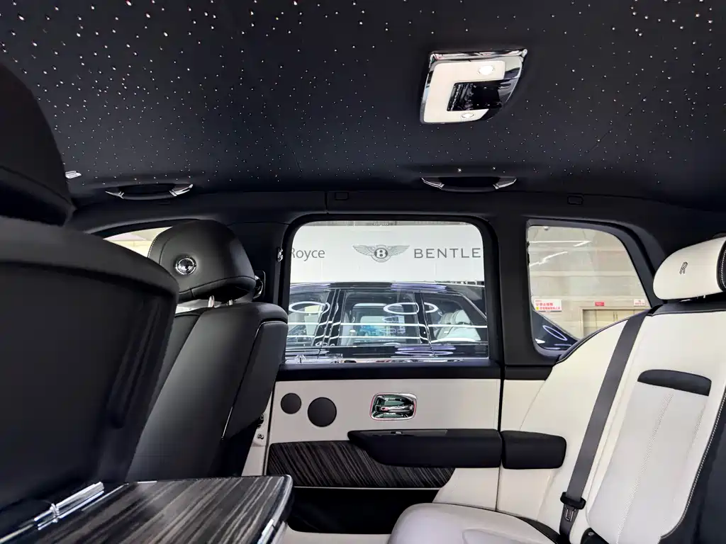 Rolls-Royce Cullinan 2026 6.7T AT