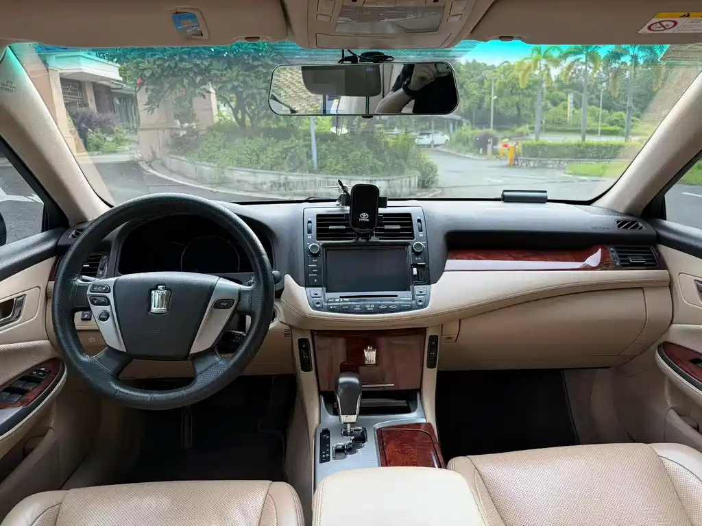 Toyota Crown 2012 2.5L Royal