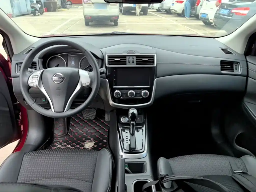 Nissan Tiida — миниатюра 10