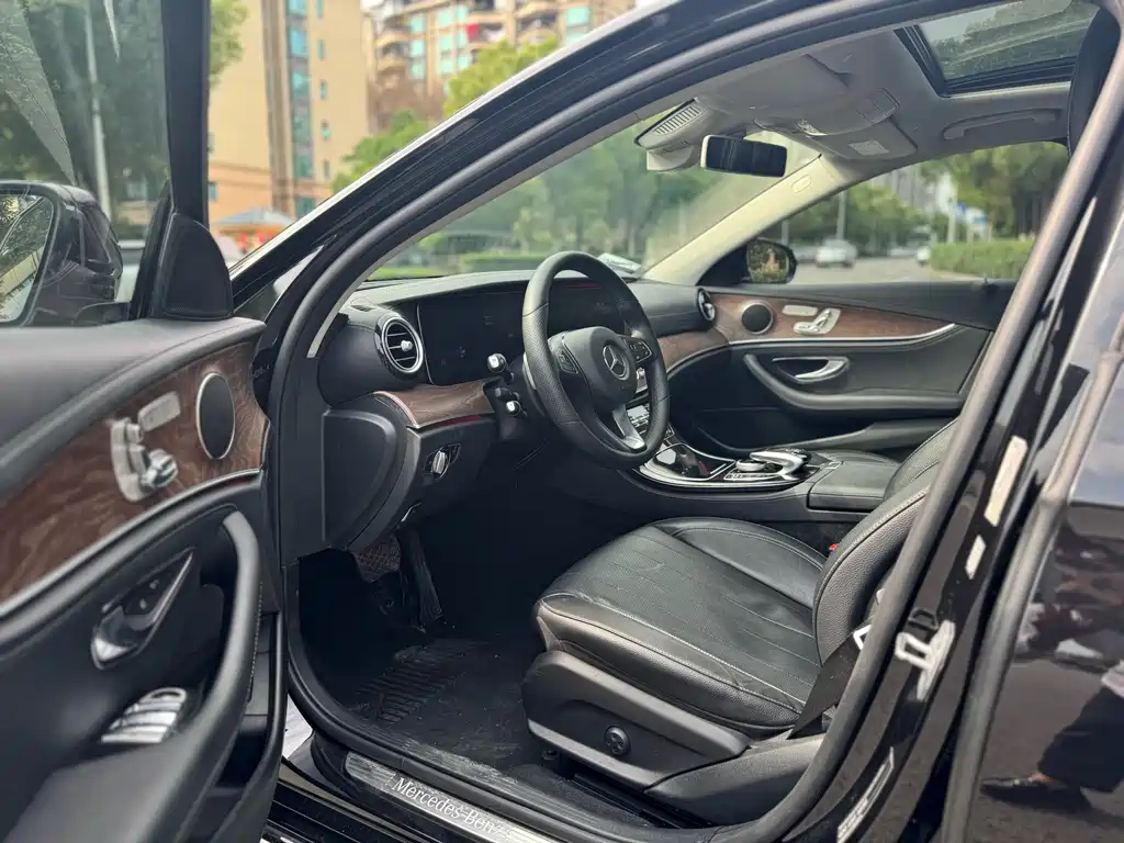 MERCEDES-BENZ E CLASS