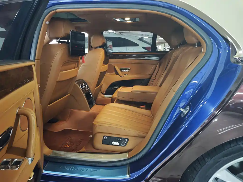 Bentley Flying Spur — миниатюра 10