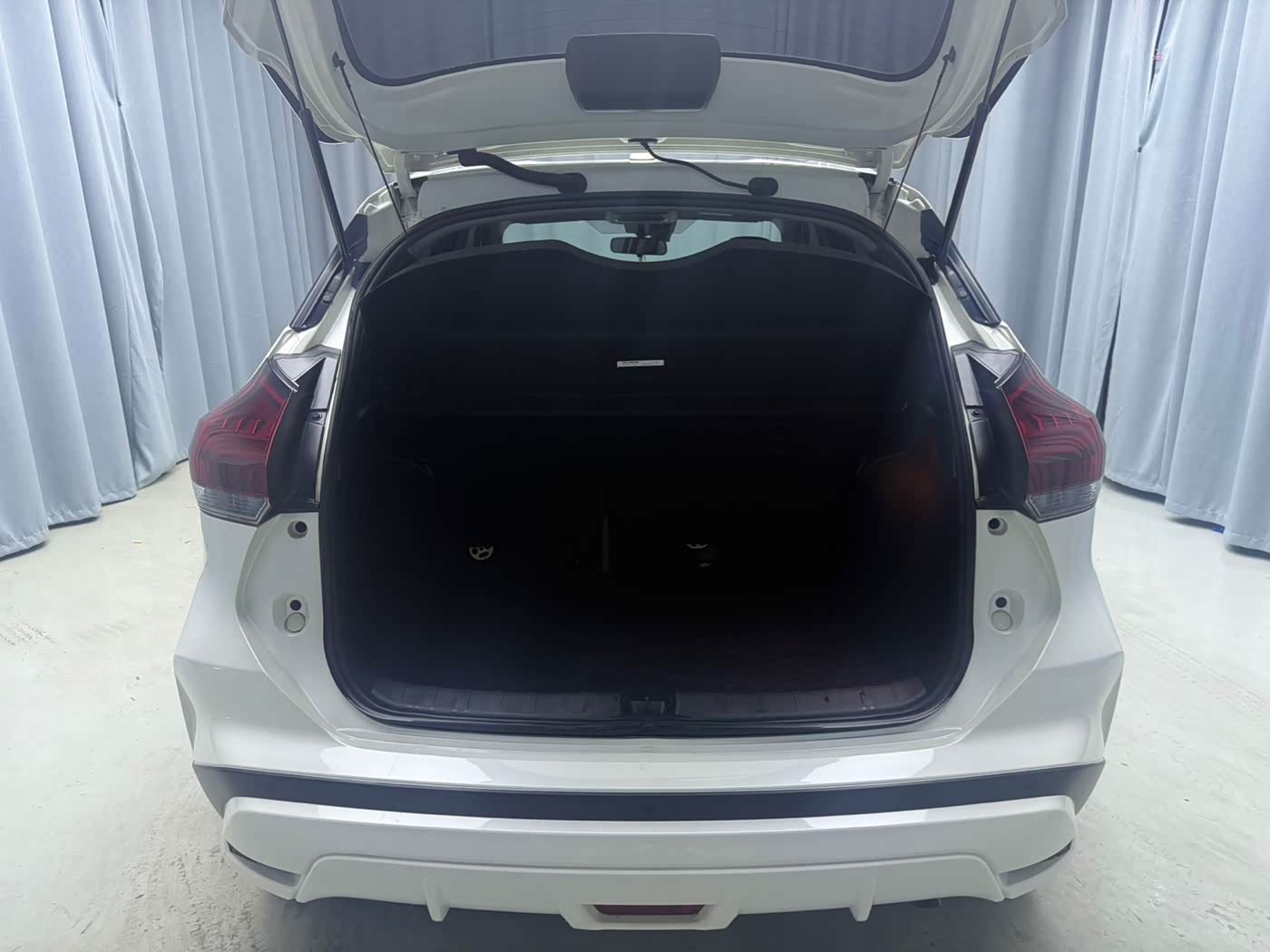 Nissan Kicks 1.5 л 2023 г. Белый, пробег 6800 км