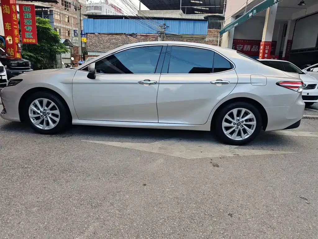 Toyota Camry 2021 2.0G Luxury