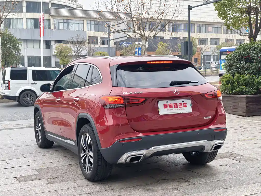 MERCEDES-BENZ GLA