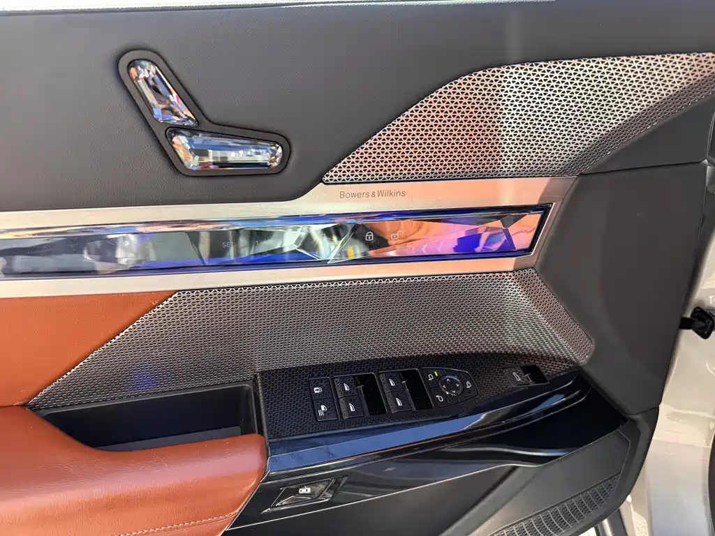 BMW i7 — миниатюра 8