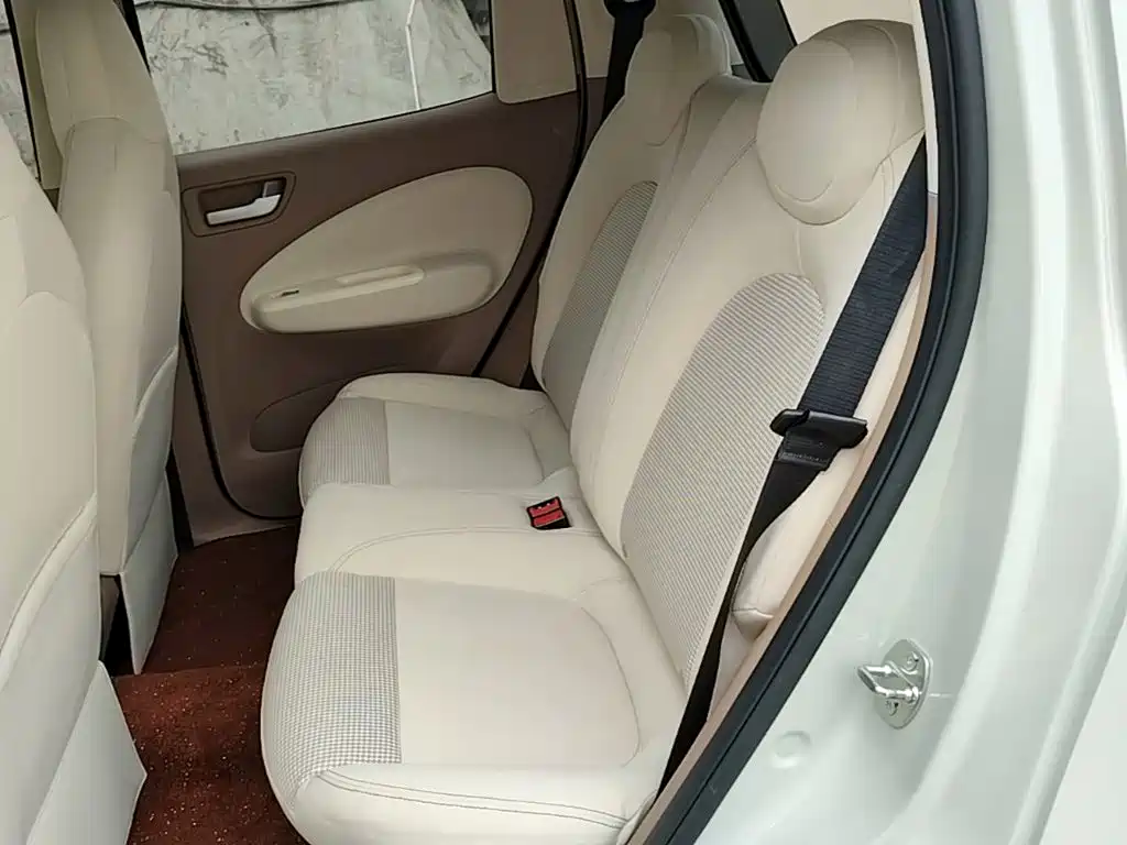 Wuling MINIEV — миниатюра 13