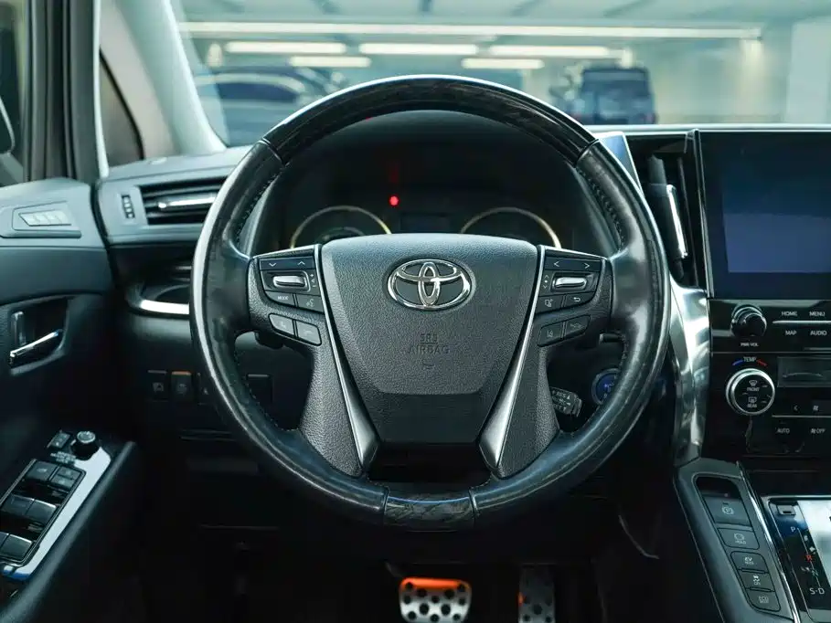 Toyota Vellfire — миниатюра 17