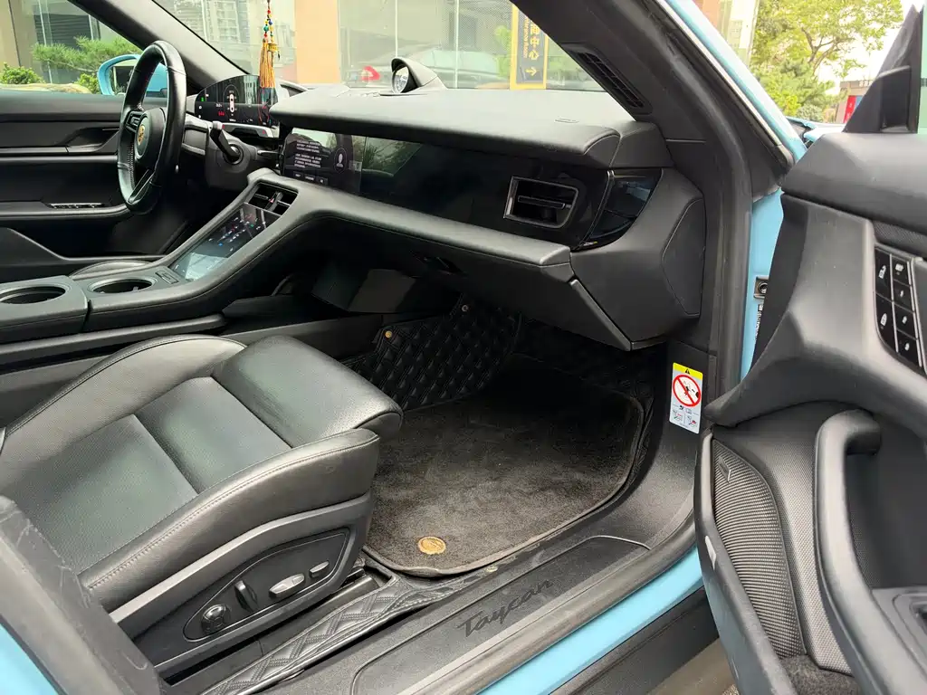 Porsche Taycan — миниатюра 13