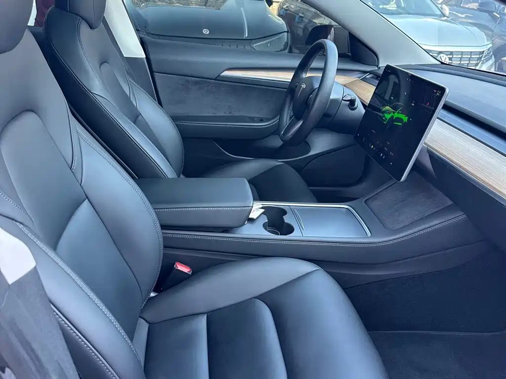 Tesla Model 3 — миниатюра 12