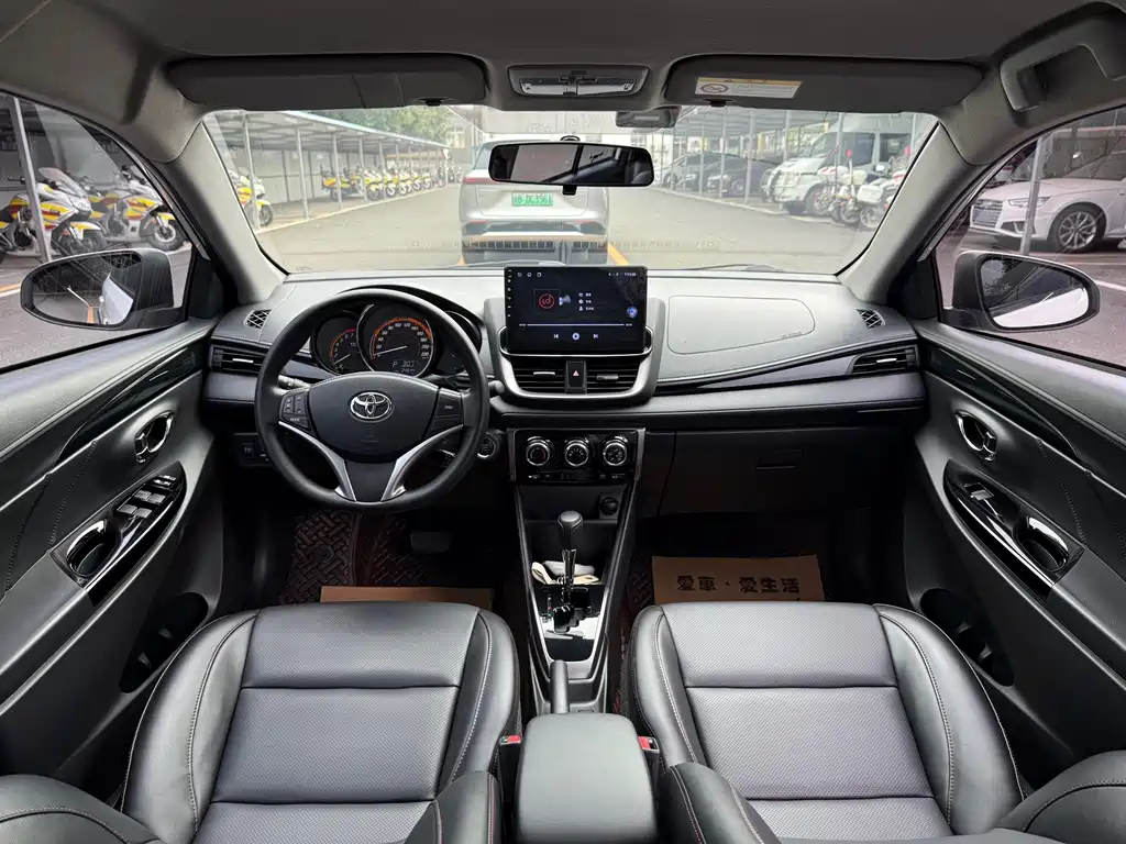 Toyota Yaris L 2022 — фото 10