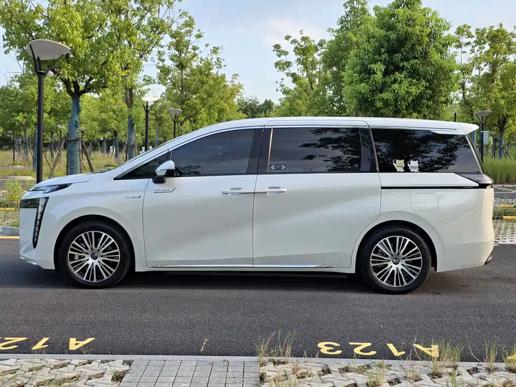 GAC Motor 传祺E8 PHEV — миниатюра 7