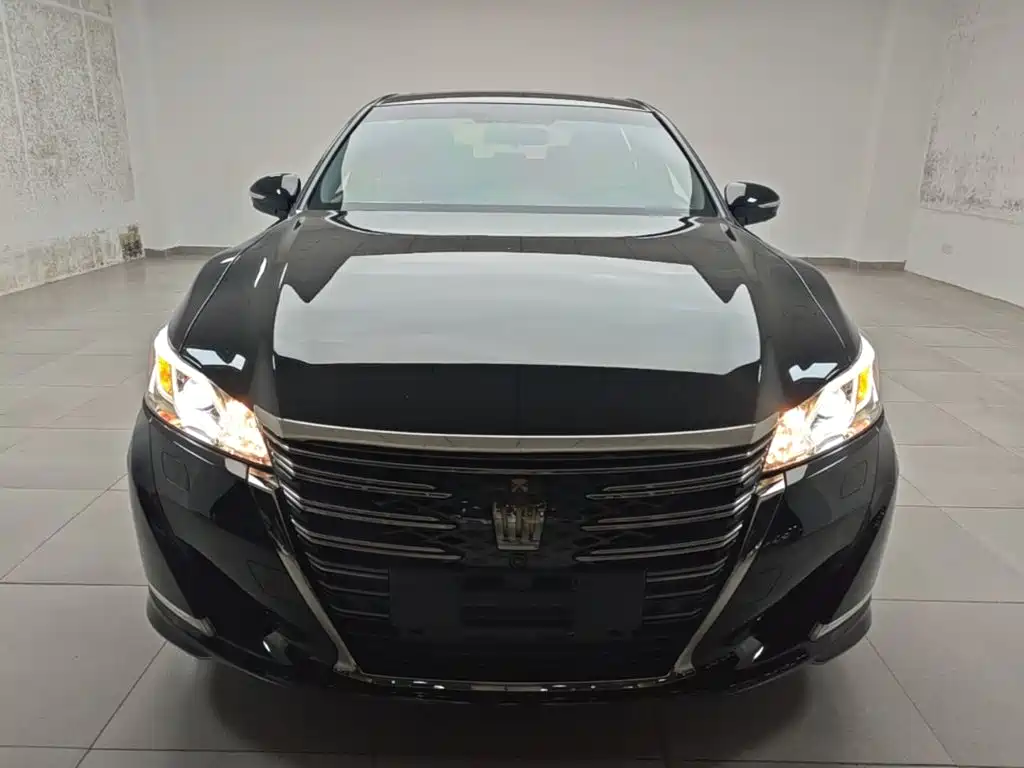 Toyota Crown — миниатюра 3