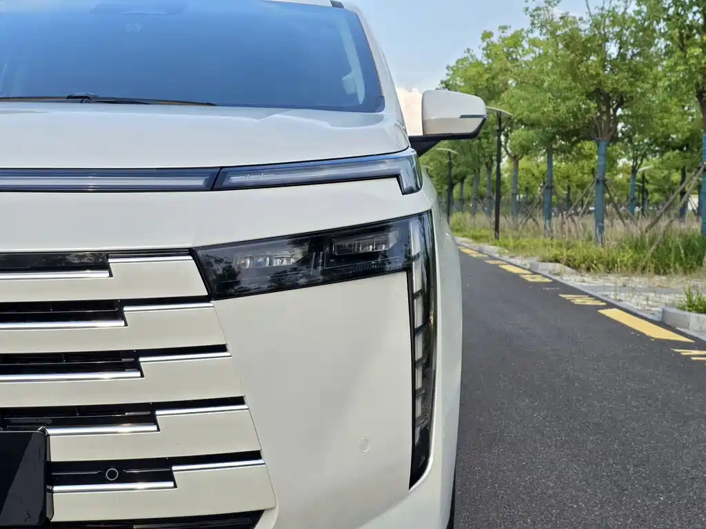 GAC Motor 传祺E8 PHEV — миниатюра 28