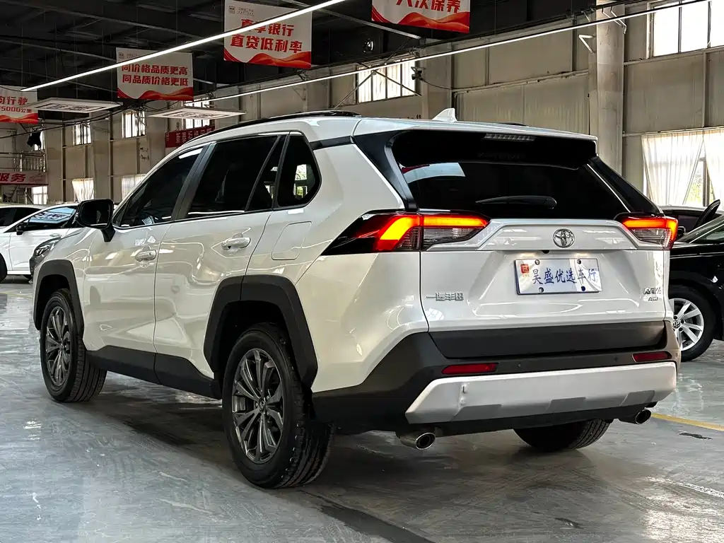Toyota RAV4 2023 2.0L CVT Plus