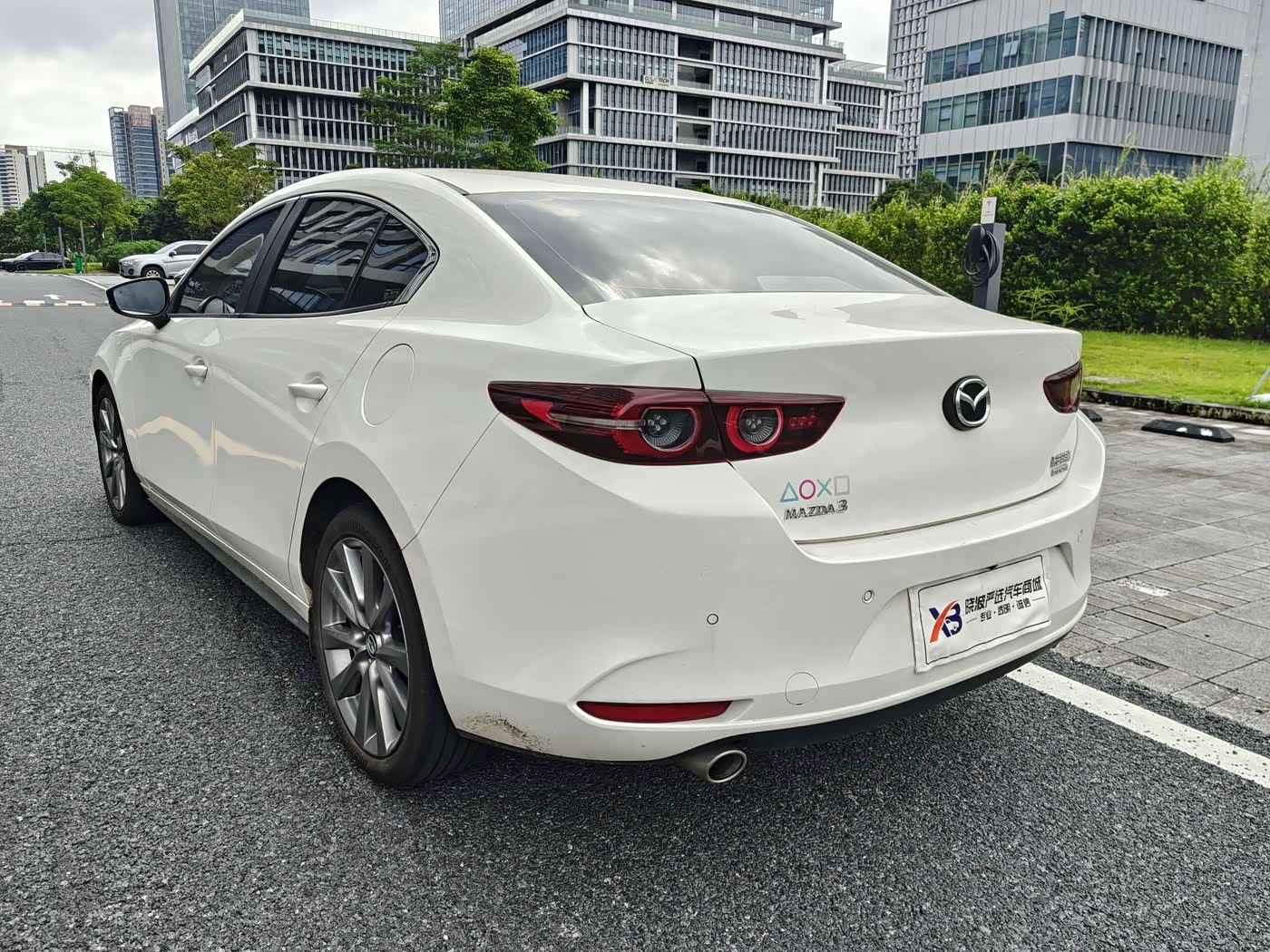 Mazda Mazda3 Axela 2.0 л 2023 г. Белый, пробег 29000 км