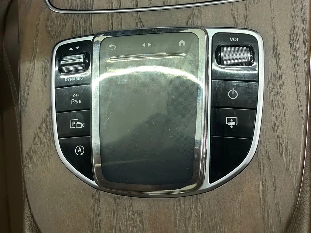 Mercedes-Benz E-Class — миниатюра 13