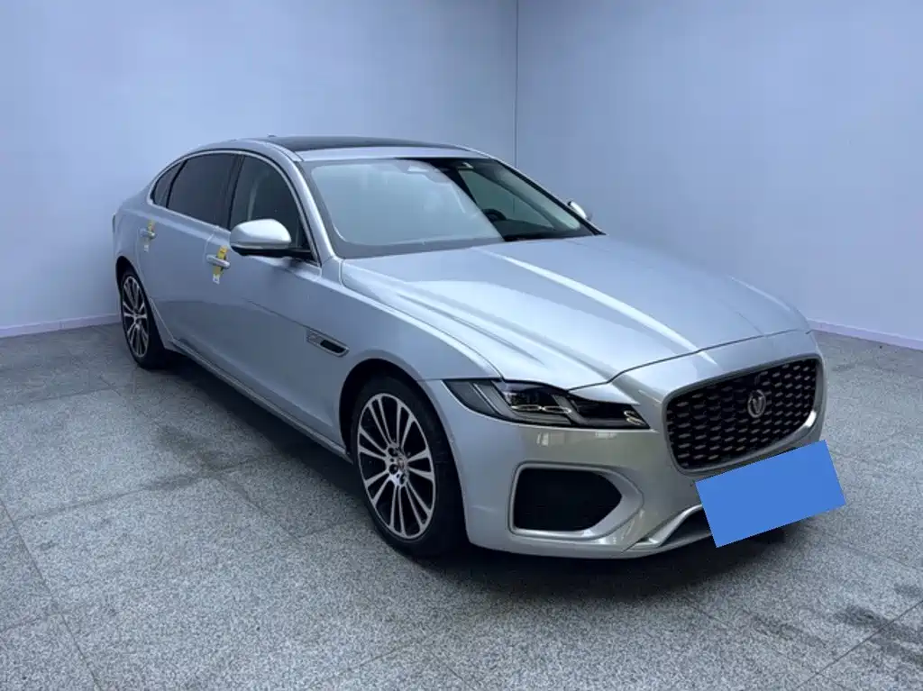 Jaguar XFL — миниатюра 3