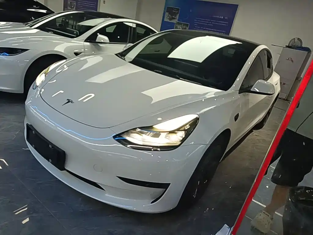 Tesla Model 3 — миниатюра 2