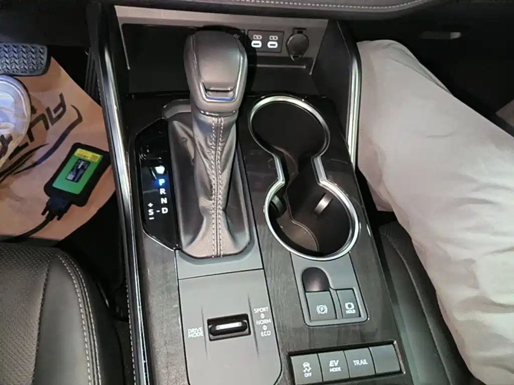 Toyota Crown Kluger — миниатюра 14