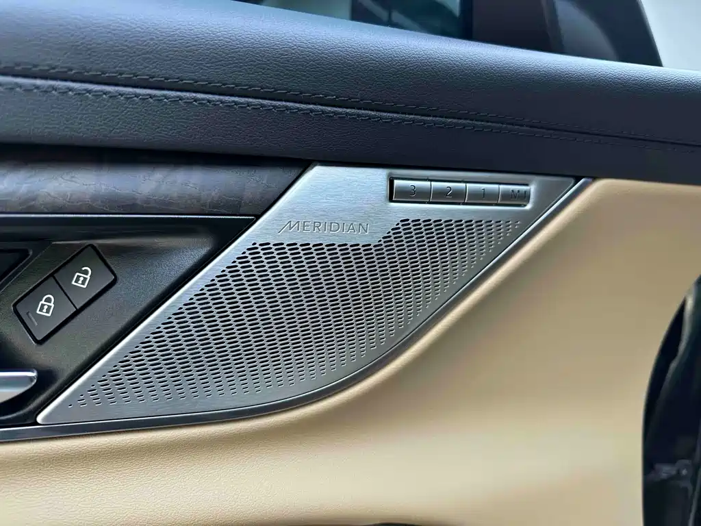 Jaguar XFL — миниатюра 7