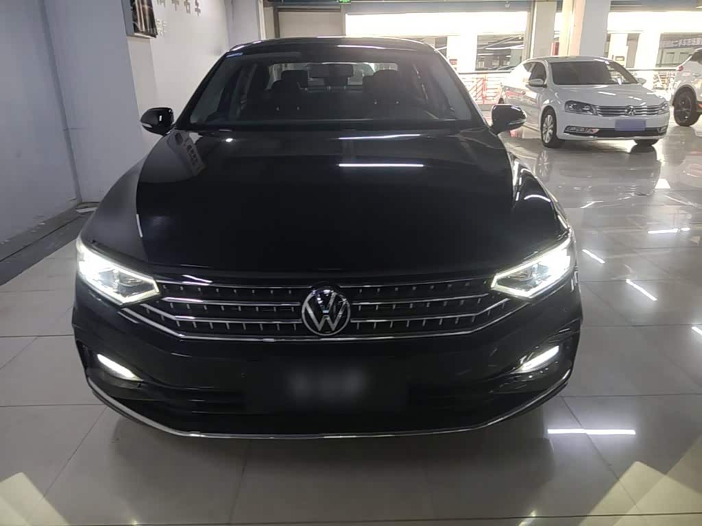 Volkswagen Magotan 1.4 л 2025 г. Чёрный, пробег 26500 км