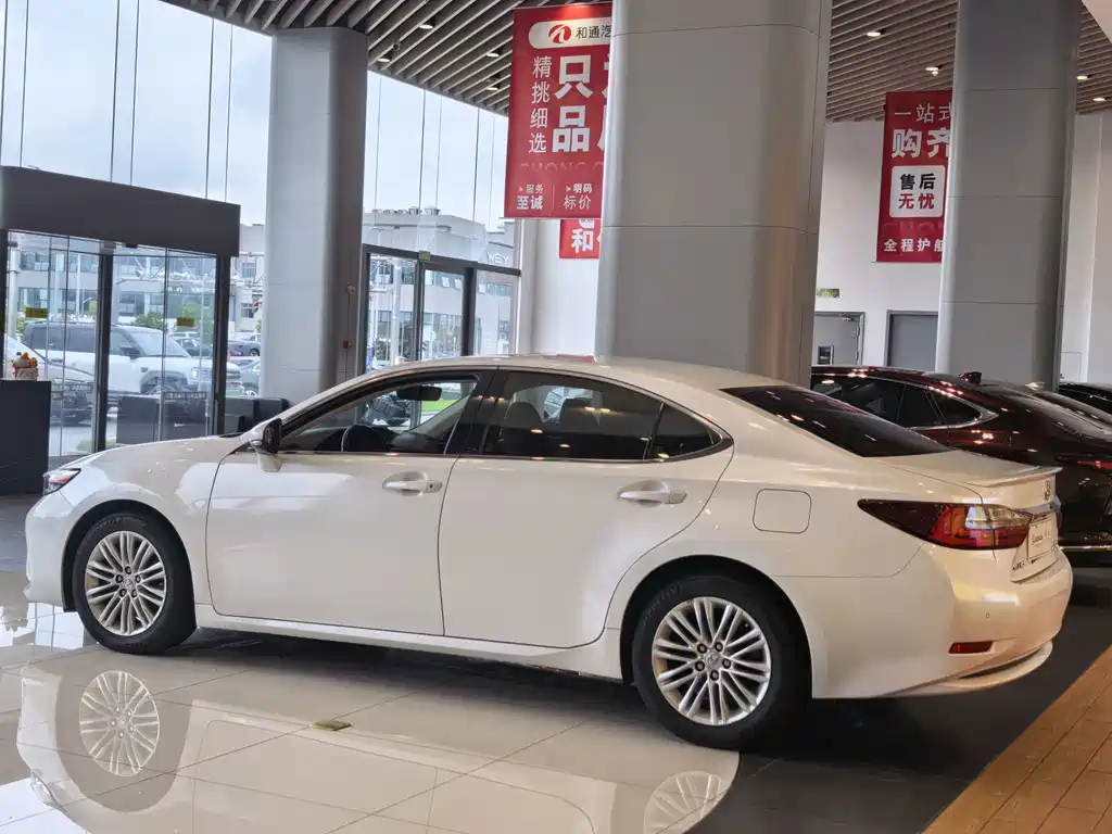 Lexus ES — миниатюра 5