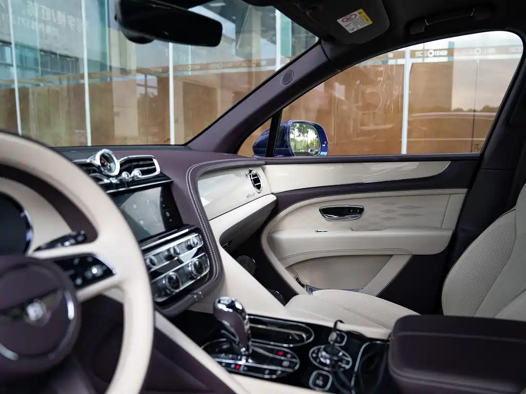 Bentley Bentayga — миниатюра 11