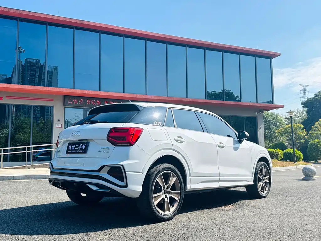 AUDI Q2L
