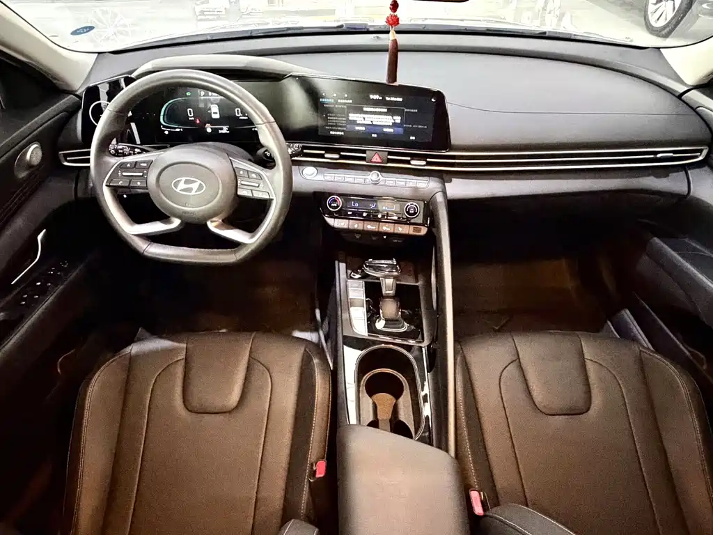 Hyundai Elantra — миниатюра 15