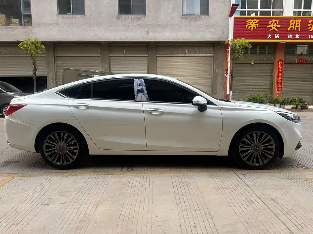 Hongqi H5 2019 30TD