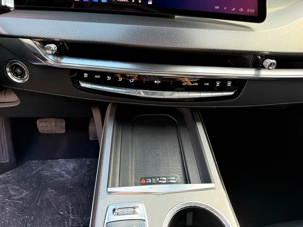 Cadillac XT5 2025 — фото 9