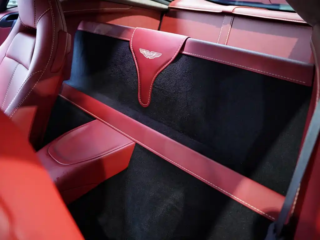 Aston Martin V8 Vantage — миниатюра 30