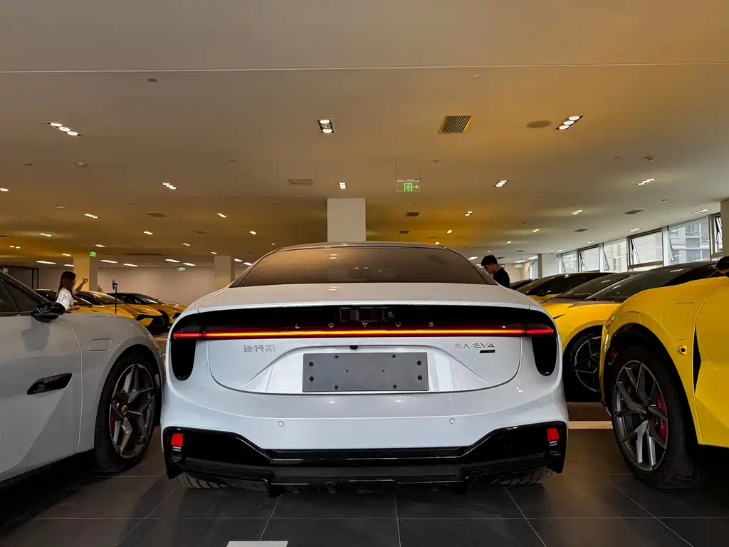 Lotus Emeya 2025 600 Luxury