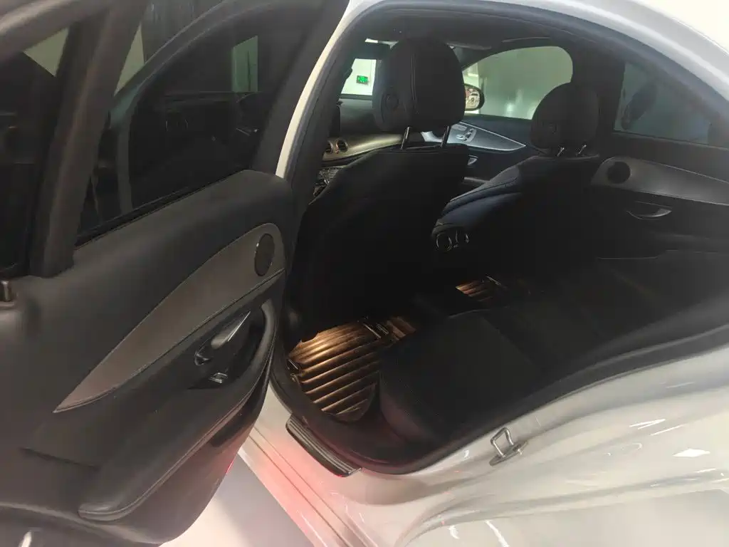 Mercedes-Benz E-Class (Import) — миниатюра 8