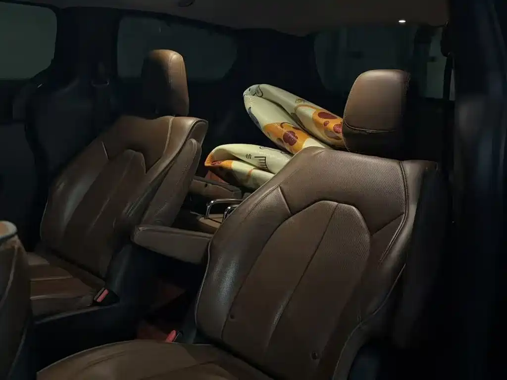 Chrysler Grand Voyager (Import) — миниатюра 5