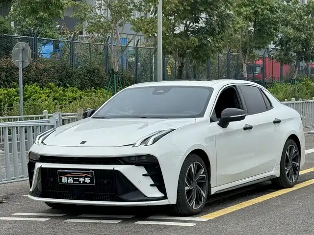 Lynk & Co 03