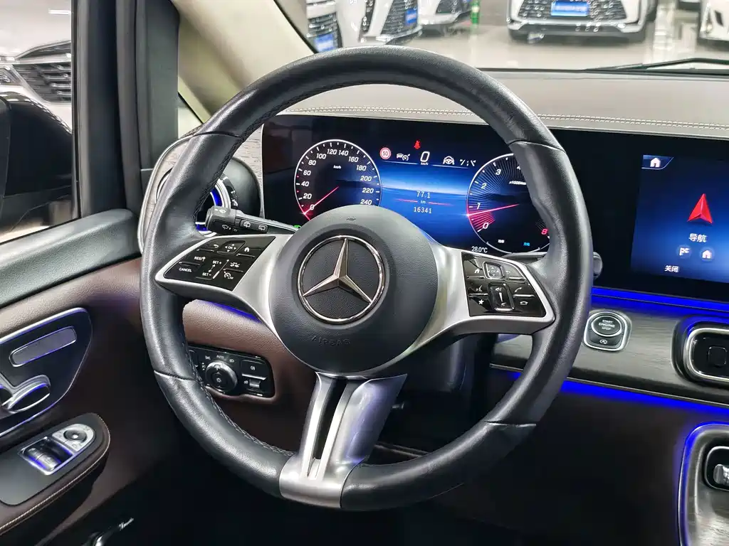 Mercedes-Benz V-Class — миниатюра 11