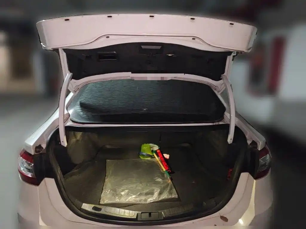 Ford Mondeo — миниатюра 10