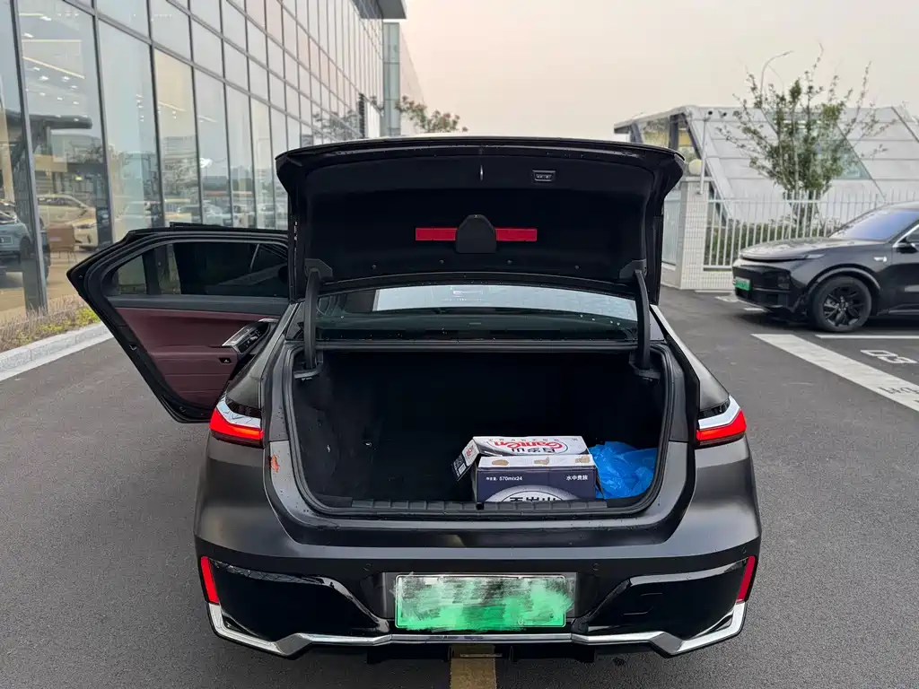 BMW i7 — миниатюра 12