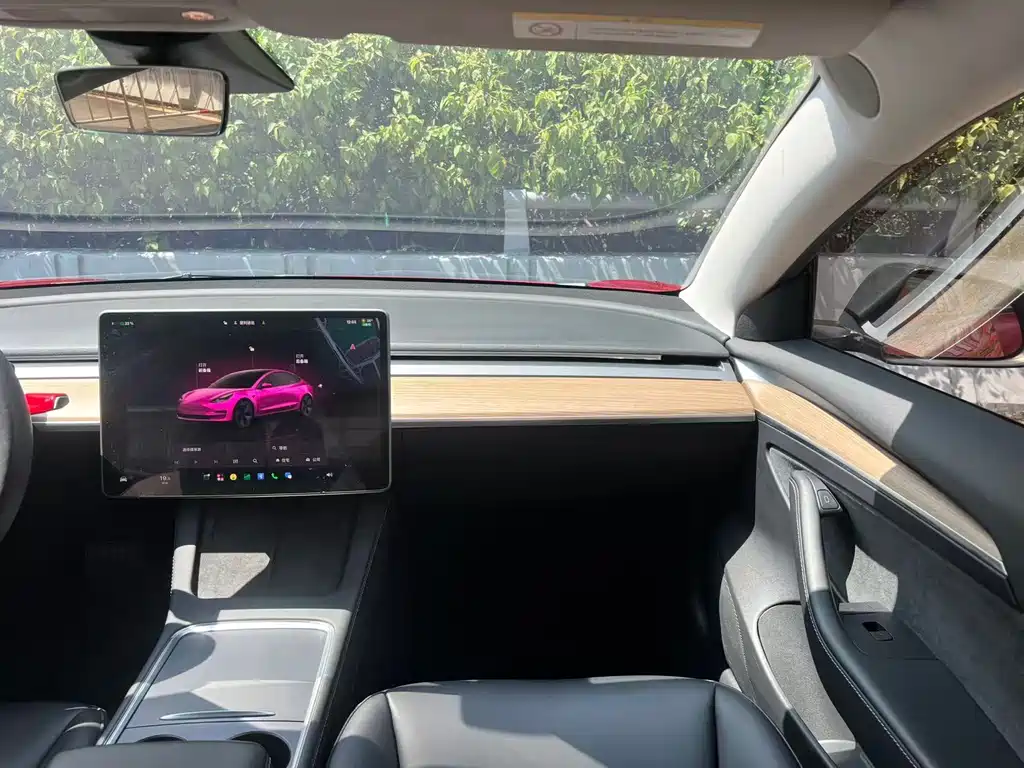Tesla Model 3 — миниатюра 9