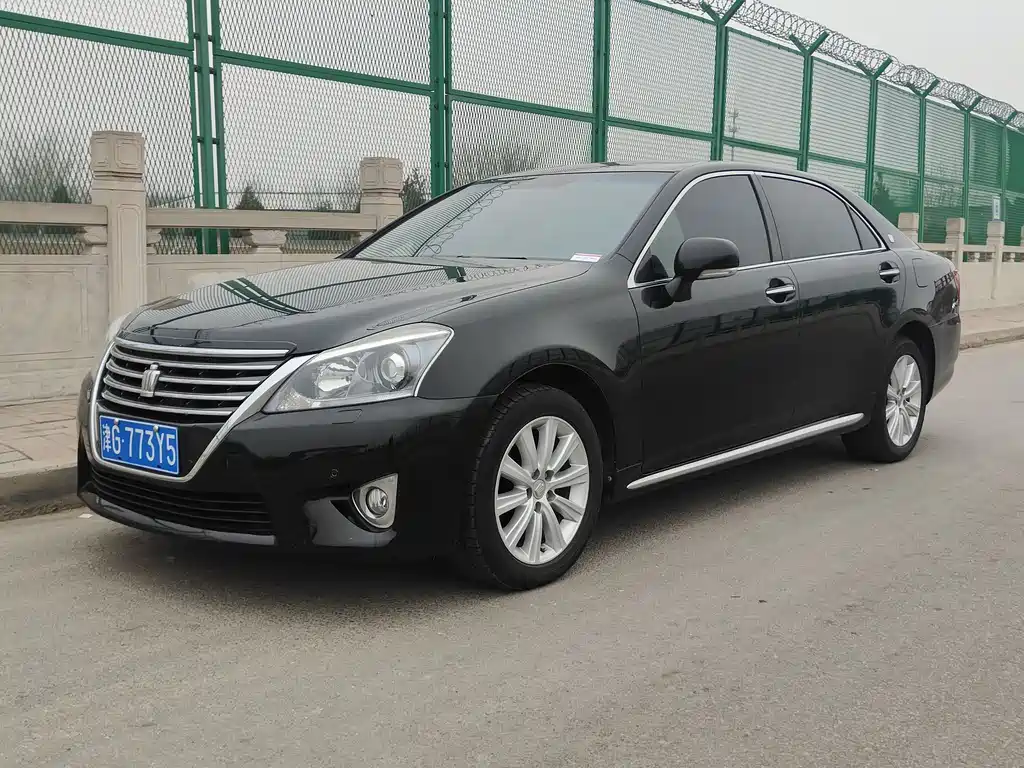 Toyota Crown 2012