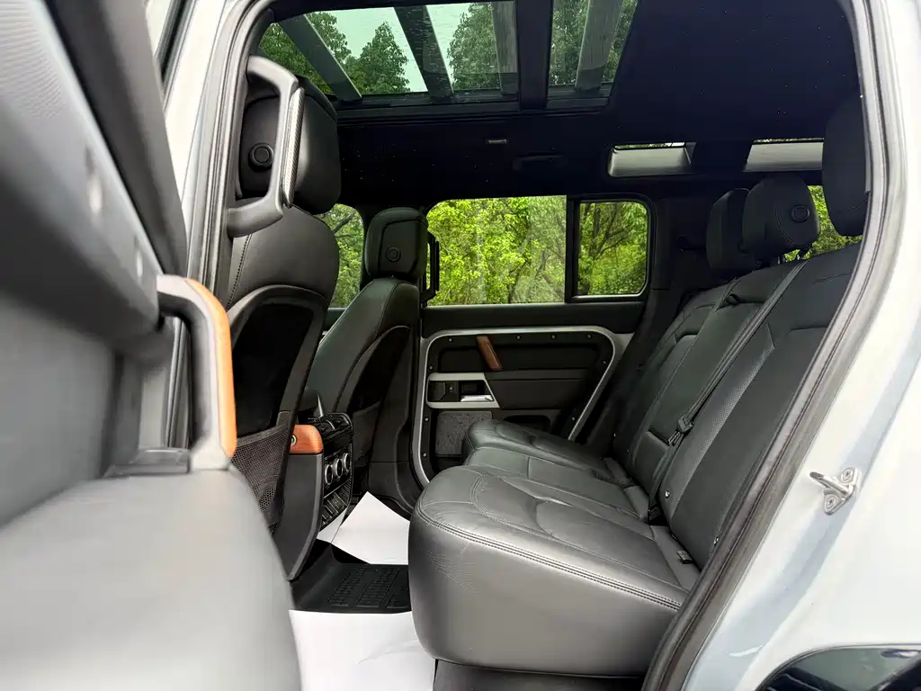 Land Rover Defender — миниатюра 27