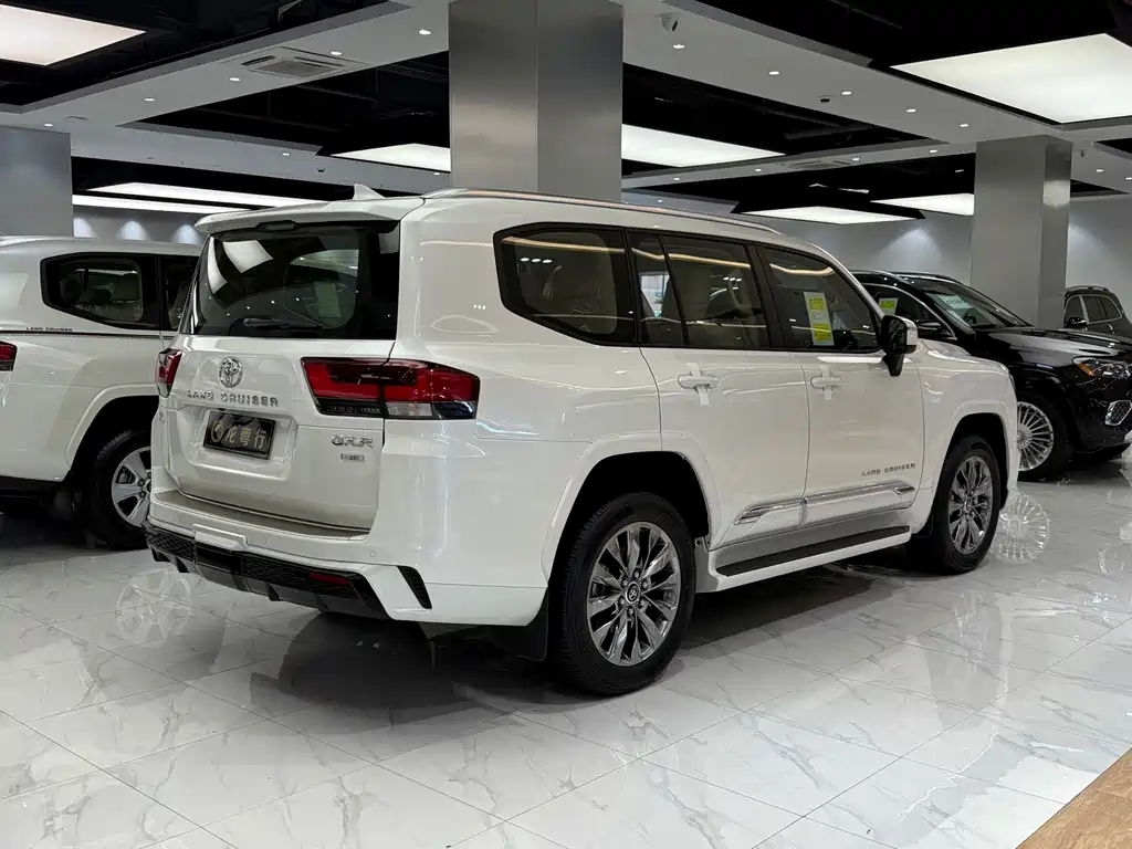 Toyota Land Cruiser LC300 2024 3.5T AT
