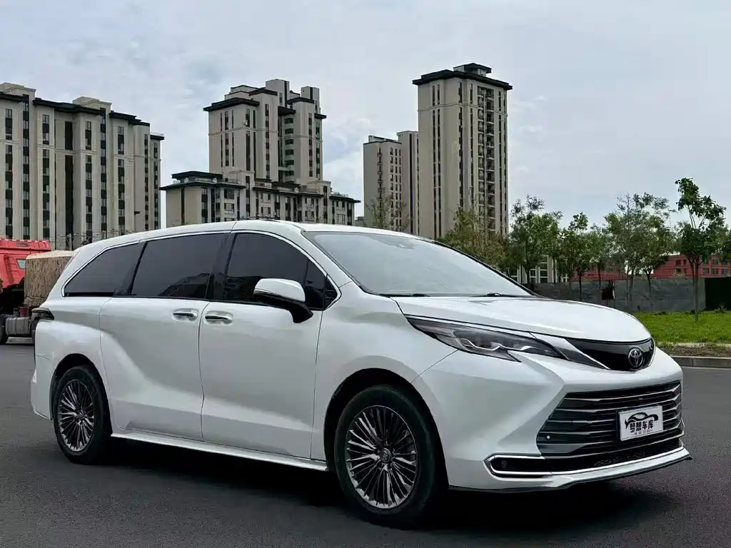 Toyota Sienna — миниатюра 3