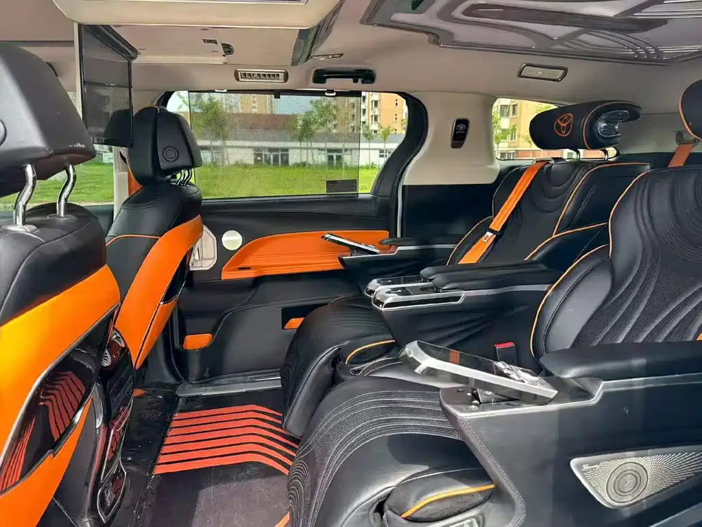 Toyota Sienna — миниатюра 6
