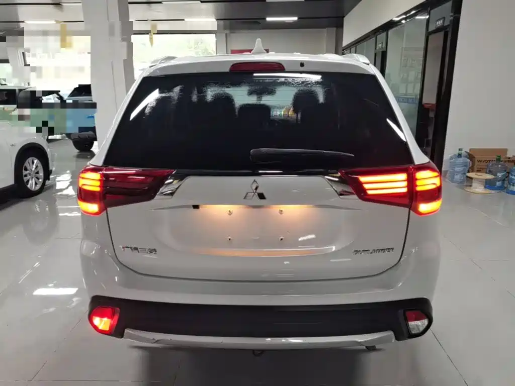 Mitsubishi Outlander — миниатюра 6