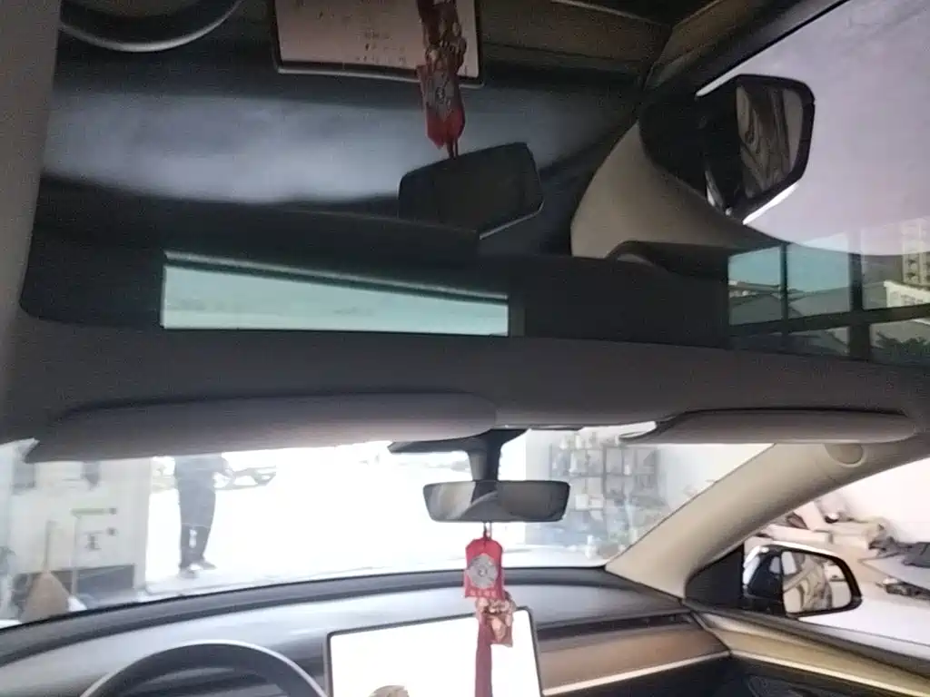 Tesla Model Y — миниатюра 18